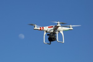 Foto de un drone equipado con una cámara GoPro / Autor: Don McCullough vía Flickr
